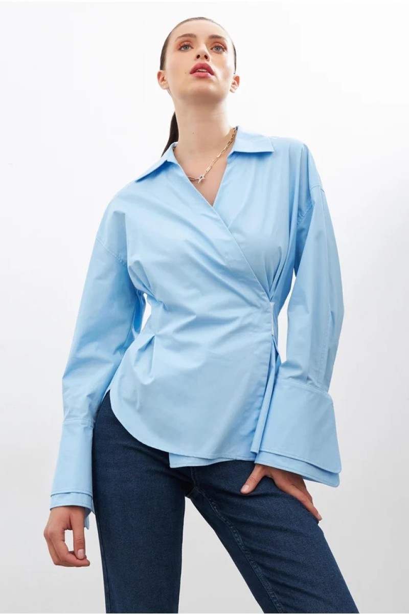 Μακρυμάνικο πουκάμισο Γαλάζιο με λεπτομέρεια ασύμμετρο κλείσιμο